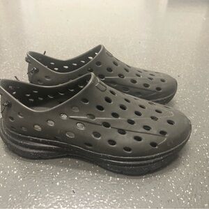 Black Athletic Slip-On Shoes with Ventilation